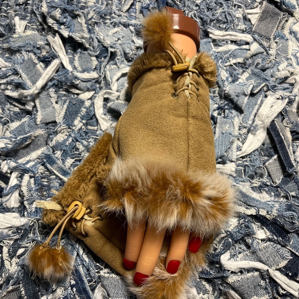 Faux fur fingerless gloves